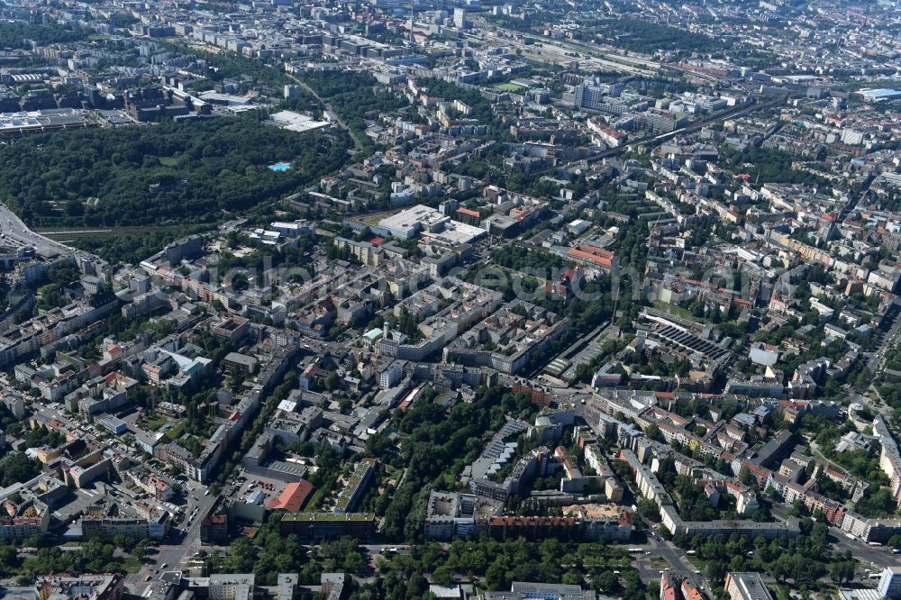 Berlin from above - Gas station for sale of petrol and diesel fuels and mineral oil trade der Shell AG on Prinzenallee Corner Osloer Strasse Destrict Wedding in Berlin