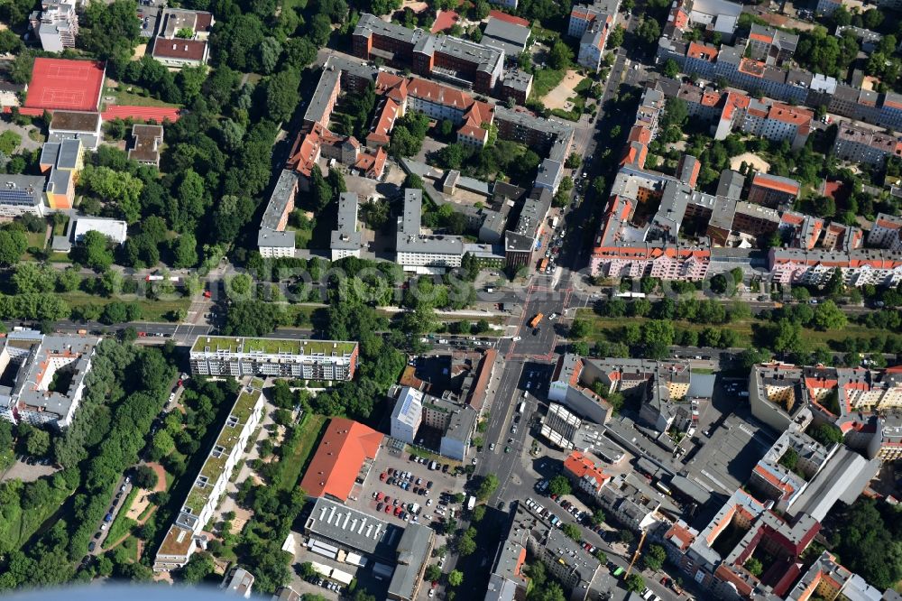 Berlin from above - Gas station for sale of petrol and diesel fuels and mineral oil trade der Shell AG on Prinzenallee Corner Osloer Strasse Destrict Wedding in Berlin