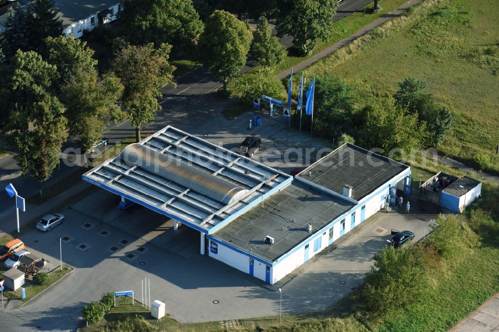 Werneuchen from the bird's eye view: Gas station for sale of petrol and diesel fuels and mineral oil trade Aral on Freienwalder Strasse in Werneuchen in the state Brandenburg