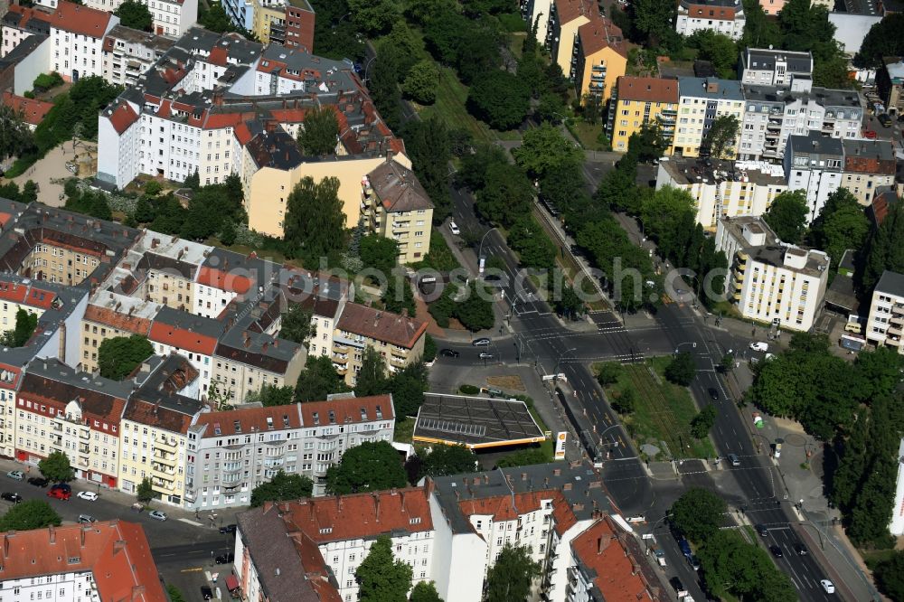 Berlin from above - Gas station for sale of petrol and diesel fuels and mineral oil trade of Shell AG on Bornholmer Strasse - Juelicher Strasse in Berlin