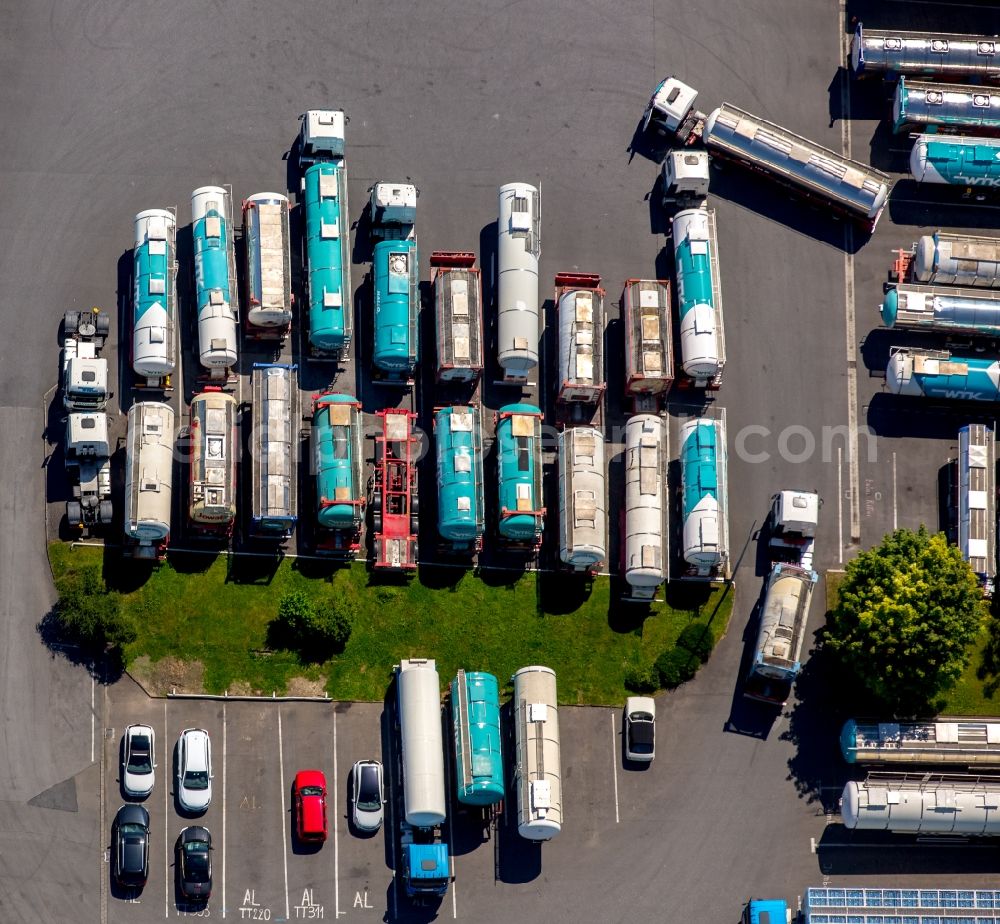 Witten from the bird's eye view: Tank trucks and cars on the premises of the cargo company Wittener Transport-Kontor (WTK) - Heinrich Stratmann GmbH in Witten in the state of North Rhine-Westphalia