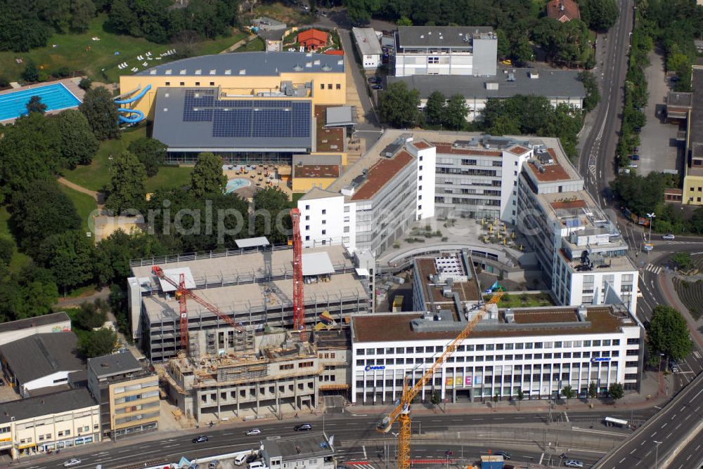 Mainz from above - Blick auf das Taubertsbergbad und den Neubau für das Peter-Cornelius-Konservatorium Mainz. Das Peter-Cornelius-Konservatorium der Stadt Mainz ist eine musikalische Ausbildungsstätte für Berufsmusiker und Laien. Kontakt: Dr. Gerhard Scholz, Peter-Cornelius-Konservatorium der Stadt Mainz, Binger Str. 18, 55122 Mainz, Tel.: 06131-25008 12,