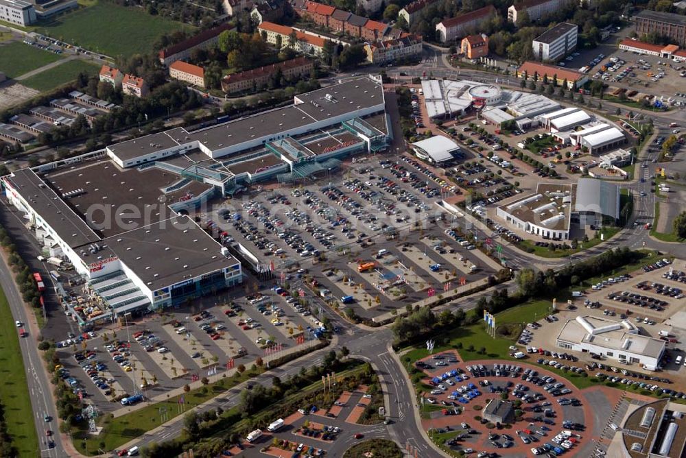 Aerial image Erfurt - Blick auf das T.E.C. Erfurt - das Thüringer Einkaufscenter an der Hermsdorfer Straße. Auf 32 000 qm gibt es zur Zeit 36 Einzelhandelsgeschäfte und Fachmärkte. Kontakt: T.E.C. Erfurt, Hermsdorfer Straße 4, 99099 Erfurt