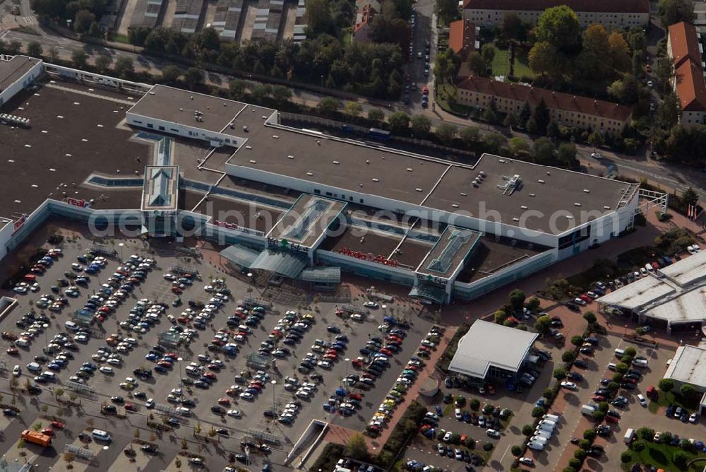 Aerial photograph Erfurt - Blick auf das T.E.C. Erfurt - das Thüringer Einkaufscenter an der Hermsdorfer Straße. Auf 32 000 qm gibt es zur Zeit 36 Einzelhandelsgeschäfte und Fachmärkte. Kontakt: T.E.C. Erfurt, Hermsdorfer Straße 4, 99099 Erfurt