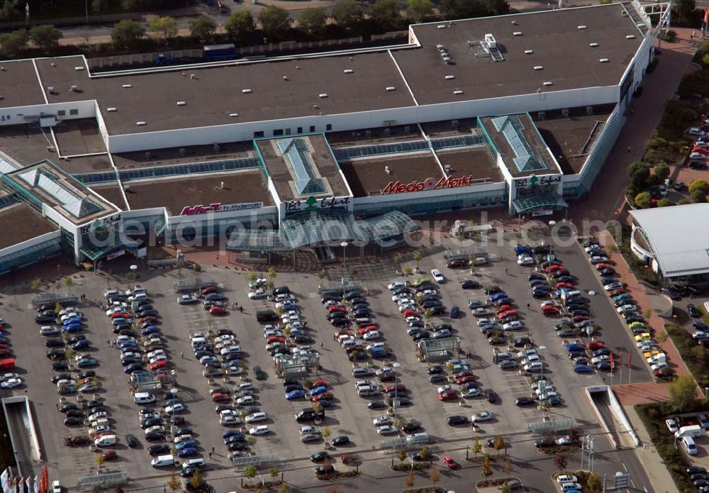 Erfurt from above - Blick auf das T.E.C. Erfurt - das Thüringer Einkaufscenter an der Hermsdorfer Straße. Auf 32 000 qm gibt es zur Zeit 36 Einzelhandelsgeschäfte und Fachmärkte. Kontakt: T.E.C. Erfurt, Hermsdorfer Straße 4, 99099 Erfurt