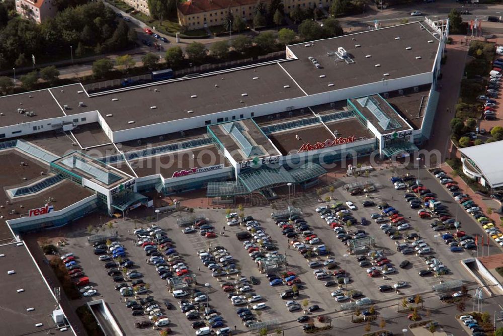 Erfurt from the bird's eye view: Blick auf das T.E.C. Erfurt - das Thüringer Einkaufscenter an der Hermsdorfer Straße. Auf 32 000 qm gibt es zur Zeit 36 Einzelhandelsgeschäfte und Fachmärkte. Kontakt: T.E.C. Erfurt, Hermsdorfer Straße 4, 99099 Erfurt