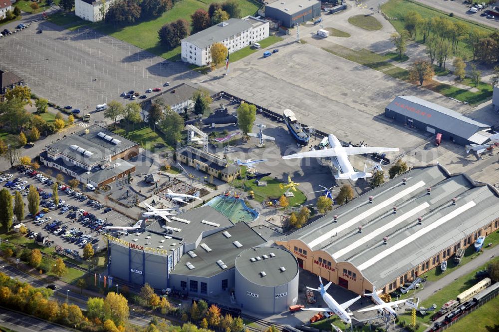 Speyer from the bird's eye view: Blick auf das Technik-Museum in Speyer. Das Museum präsentiert auf einer Hallenfläche von 15.000 m² und 100.000 m² Freigelände eine große Anzahl zum Teil besonderer technischer Konstruktionen aus dem Fahrzeug- und Flugzeugbau. Des Weiteren befinden sich auf dem Museumsgelände das so genannte Marinehaus und ein Modellbaumuseum sowie ein IMAX-Dome-Filmtheater. View to the museum of technology in Speyer.