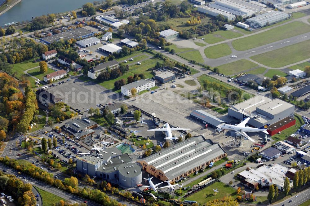 Aerial photograph Speyer - Blick auf das Technik-Museum in Speyer. Das Museum präsentiert auf einer Hallenfläche von 15.000 m² und 100.000 m² Freigelände eine große Anzahl zum Teil besonderer technischer Konstruktionen aus dem Fahrzeug- und Flugzeugbau. Des Weiteren befinden sich auf dem Museumsgelände das so genannte Marinehaus und ein Modellbaumuseum sowie ein IMAX-Dome-Filmtheater. View to the museum of technology in Speyer.