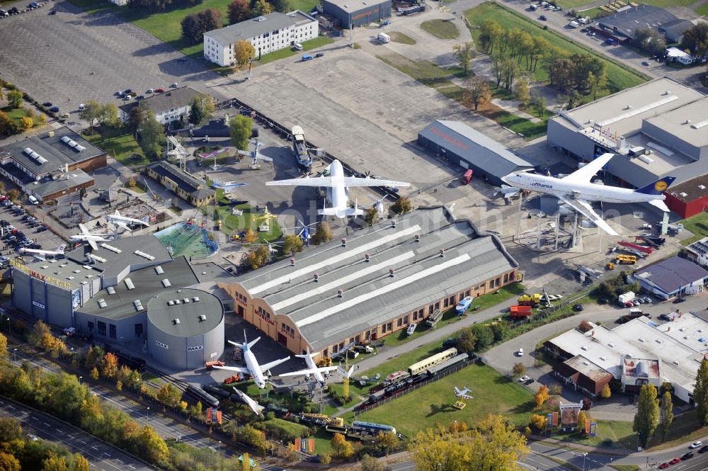 Speyer from above - Blick auf das Technik-Museum in Speyer. Das Museum präsentiert auf einer Hallenfläche von 15.000 m² und 100.000 m² Freigelände eine große Anzahl zum Teil besonderer technischer Konstruktionen aus dem Fahrzeug- und Flugzeugbau. Des Weiteren befinden sich auf dem Museumsgelände das so genannte Marinehaus und ein Modellbaumuseum sowie ein IMAX-Dome-Filmtheater. View to the museum of technology in Speyer.