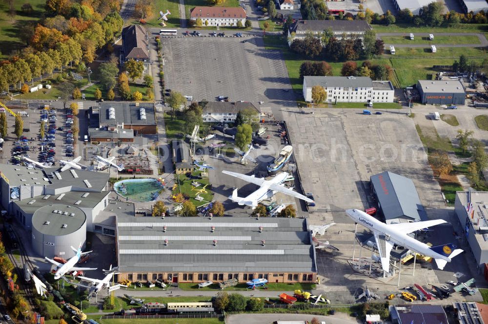 Aerial image Speyer - Blick auf das Technik-Museum in Speyer. Das Museum präsentiert auf einer Hallenfläche von 15.000 m² und 100.000 m² Freigelände eine große Anzahl zum Teil besonderer technischer Konstruktionen aus dem Fahrzeug- und Flugzeugbau. Des Weiteren befinden sich auf dem Museumsgelände das so genannte Marinehaus und ein Modellbaumuseum sowie ein IMAX-Dome-Filmtheater. View to the museum of technology in Speyer.