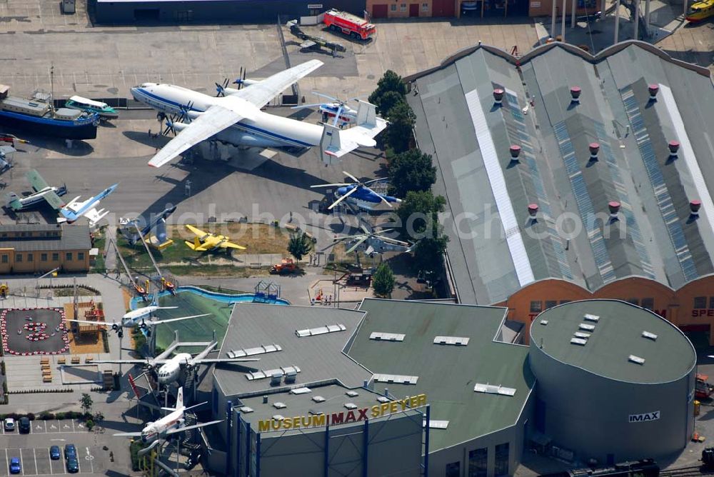 Speyer from the bird's eye view: Technik Museum Speyer. Es beherbergt mehr als 3000 Exponate, darunter eine Boeing 747, das Hausboot der Kelly Family und ein U-Boot der Bundesmarine. Außerdem werden hier Oldtimer, Lokomotiven und Feuerwehrfahrzeuge ausgestellt. Kontakt: Technik MUSEUM SPEYER, IMAX Dome Filmtheater, Am Technik Museum, D-67346 Speyer, Tel.: 0049 (0) 6232 / 6708-0, Fax: 0049 (0) 6232 / 6708-20,