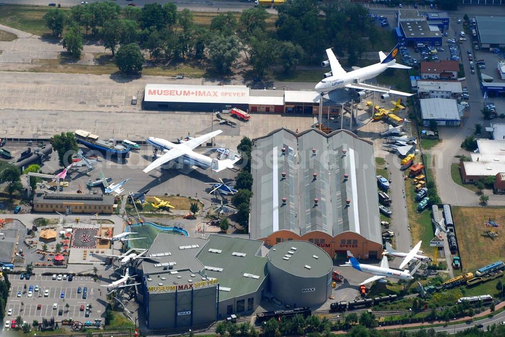 Aerial photograph Speyer - Technik Museum Speyer. Es beherbergt mehr als 3000 Exponate, darunter eine Boeing 747, das Hausboot der Kelly Family und ein U-Boot der Bundesmarine. Außerdem werden hier Oldtimer, Lokomotiven und Feuerwehrfahrzeuge ausgestellt. Kontakt: Technik MUSEUM SPEYER, IMAX Dome Filmtheater, Am Technik Museum, D-67346 Speyer, Tel.: 0049 (0) 6232 / 6708-0, Fax: 0049 (0) 6232 / 6708-20,