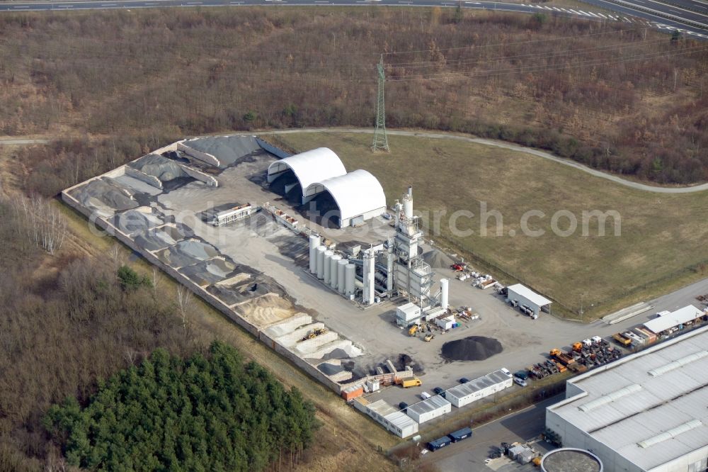 Aerial photograph Ludwigsfelde - Technical facilities of Deutsche Asphalt GmbH in the industrial area in the district Genshagen in Ludwigsfelde in the state Brandenburg