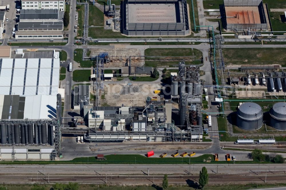 Aerial photograph Schwechat - Technical facilities of Borealis and OMV refinery in the industrial area in Schwechat in Lower Austria, Austria