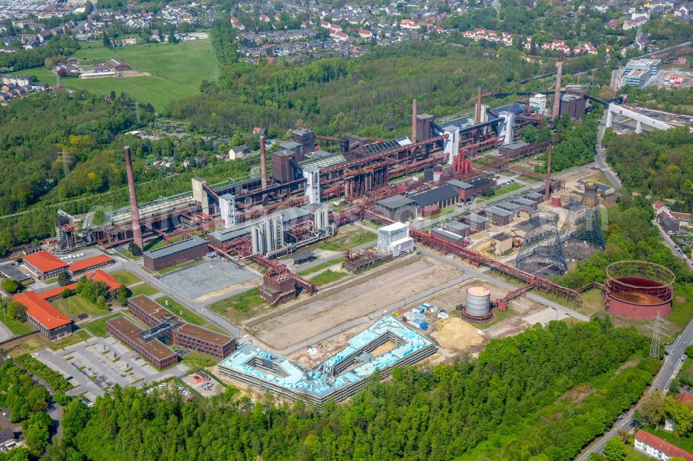 Essen from the bird's eye view: Factory premises and technical systems and infrastructure in the disused industrial monument the formerly Kokerei Zeche Zollverein on street Kokereiallee in the district Stoppenberg in Essen at Ruhrgebiet in the state North Rhine-Westphalia, Germany