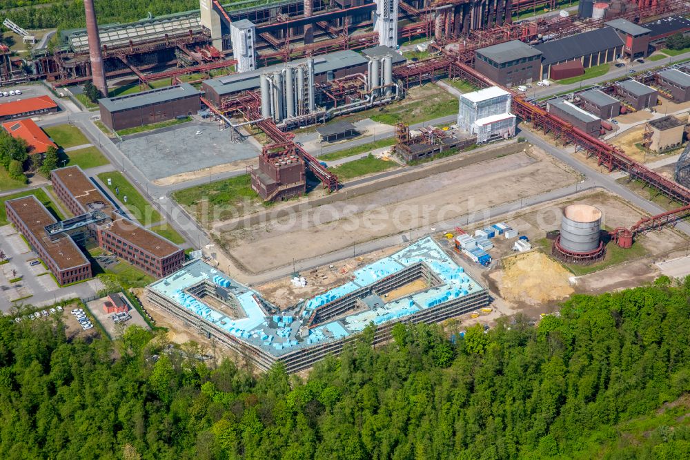 Aerial image Essen - Factory premises and technical systems and infrastructure in the disused industrial monument the formerly Kokerei Zeche Zollverein on street Kokereiallee in the district Stoppenberg in Essen at Ruhrgebiet in the state North Rhine-Westphalia, Germany