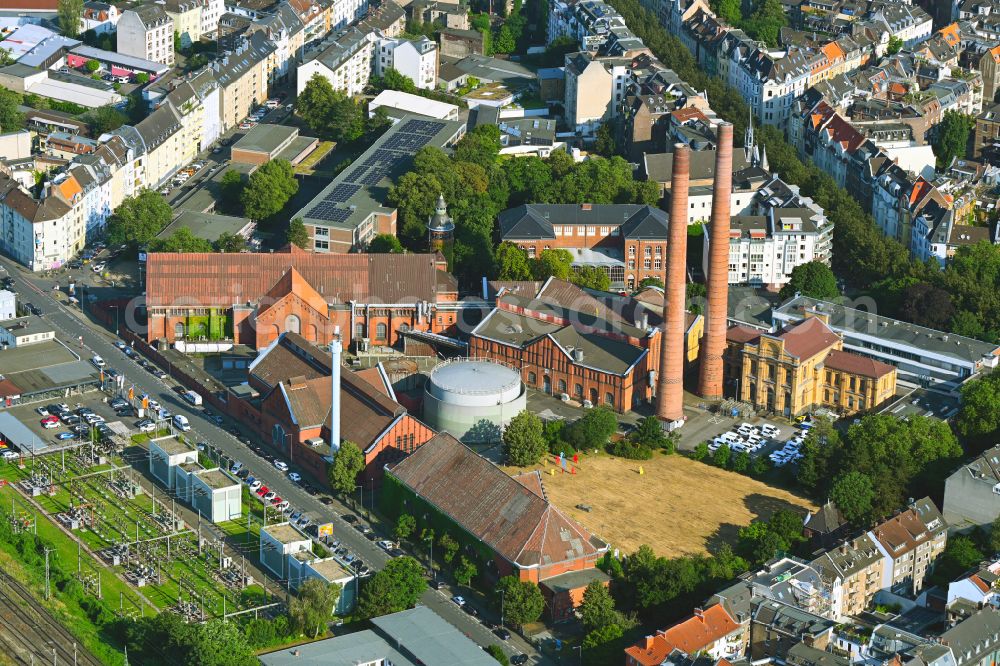 Aerial photograph Köln - Factory premises and technical systems and infrastructure in the disused industrial monument Heating plant on street Zugweg in the district Neustadt-Sued in Cologne in the state North Rhine-Westphalia, Germany