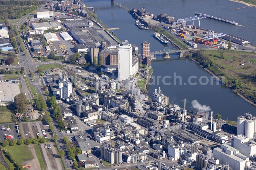 Aerial photograph Krefeld - Technical facilities in the industrial area along the Hafenstrasse in Krefeld in the state North Rhine-Westphalia, Germany