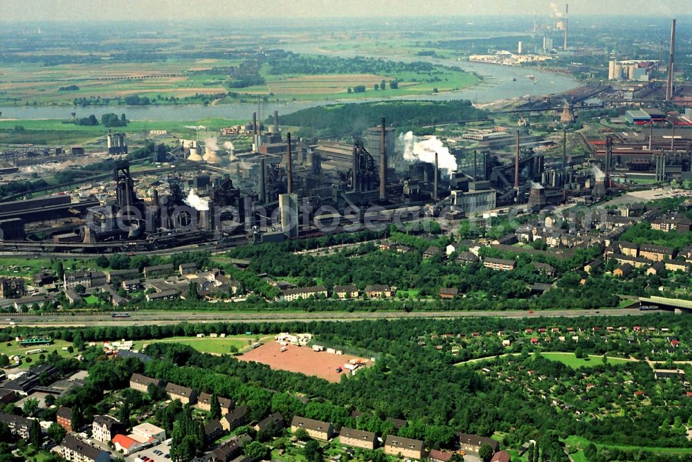 Aerial photograph Duisburg - Equipment in the industrial area of ThyssenKrupp Steel in Duisburg in the state North Rhine-Westphalia