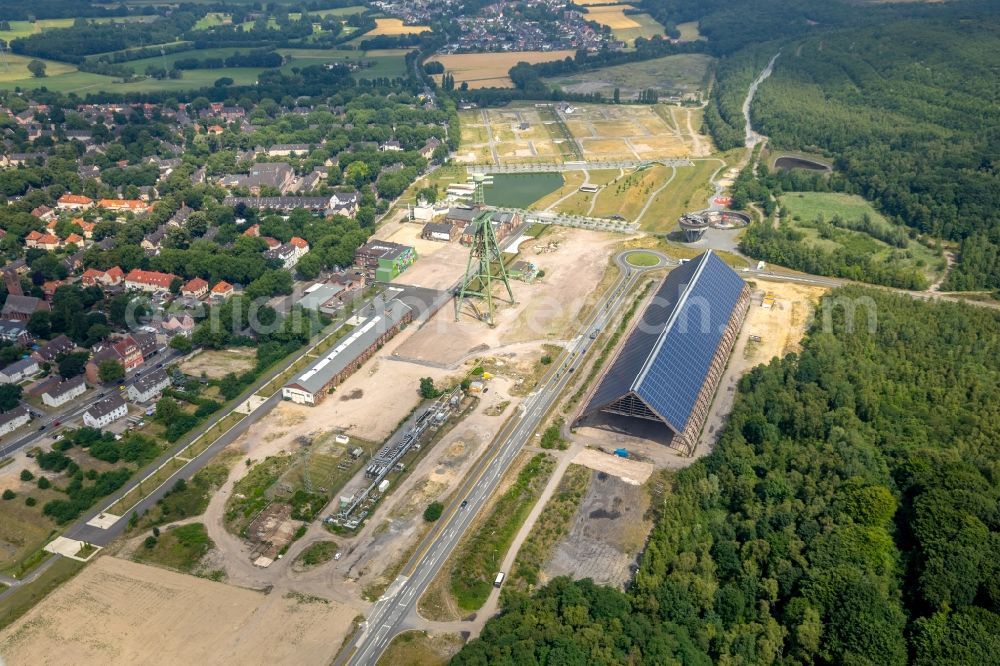 Aerial photograph Dinslaken - Technical facilities in the industrial area of Zentralwerkstatt Zeche Lohberg along the Huenxer Strasse in the district Lohberg in Dinslaken in the state North Rhine-Westphalia, Germany