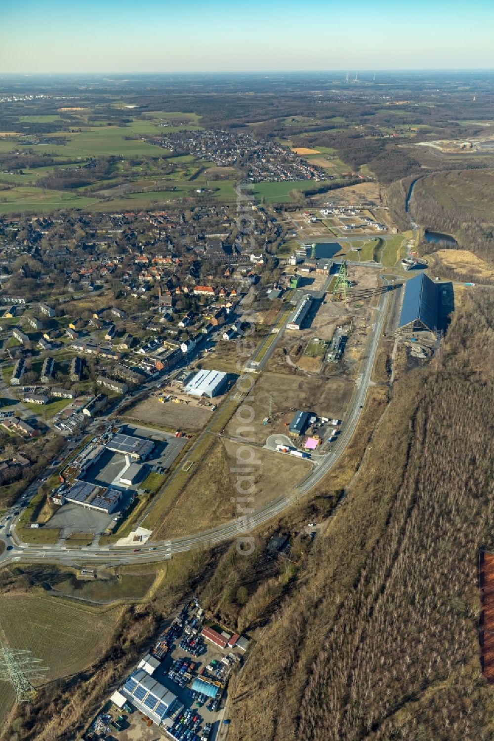 Dinslaken from above - Technical facilities in the industrial area of Zentralwerkstatt Zeche Lohberg along the Huenxer Strasse in the district Lohberg in Dinslaken in the state North Rhine-Westphalia, Germany