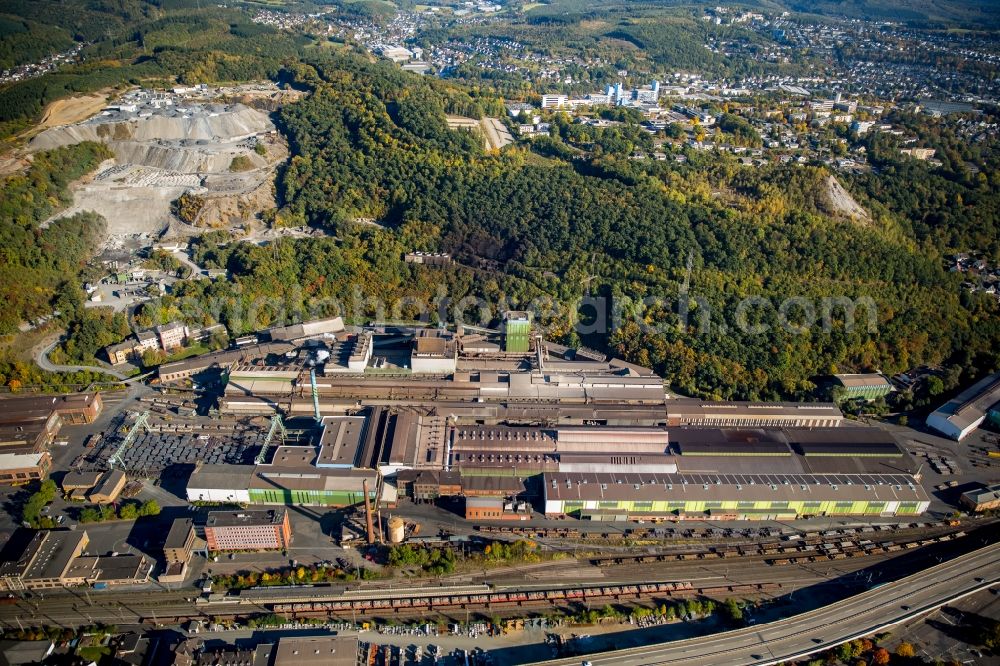 Aerial photograph Siegen - Technical equipment and production facilities of the steelworks Deutsche Edelstahlwerke GmbH along the road Huetteltalstrasse B54 in Siegen in the state North Rhine-Westphalia