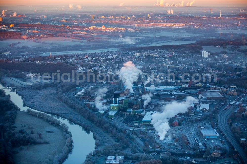 Witten from the bird's eye view: Technical equipment and production facilities of the steelworks der Deutsche Edelstahlwerke GmbH in sunrise in the district Bommern in Witten in the state North Rhine-Westphalia