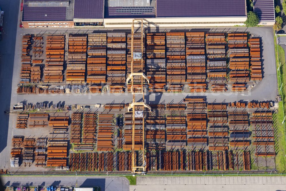 Duisburg from the bird's eye view: Technical facilities in the industrial area of Hoberg & Driesch Stahlrohr GmbH on the street Am Blumenkampshof in Duisburg in the Ruhr area in the federal state of North Rhine-Westphalia, Germany