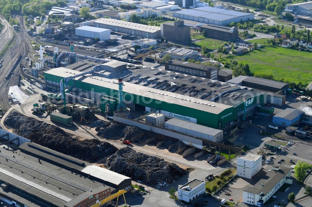 Aerial image Riesa - Technical equipment and production facilities of the steelworks of ESF Elbe-Stahlwerke Feralpi GmbH on Groebaer Strasse in Riesa in the state Saxony, Germany