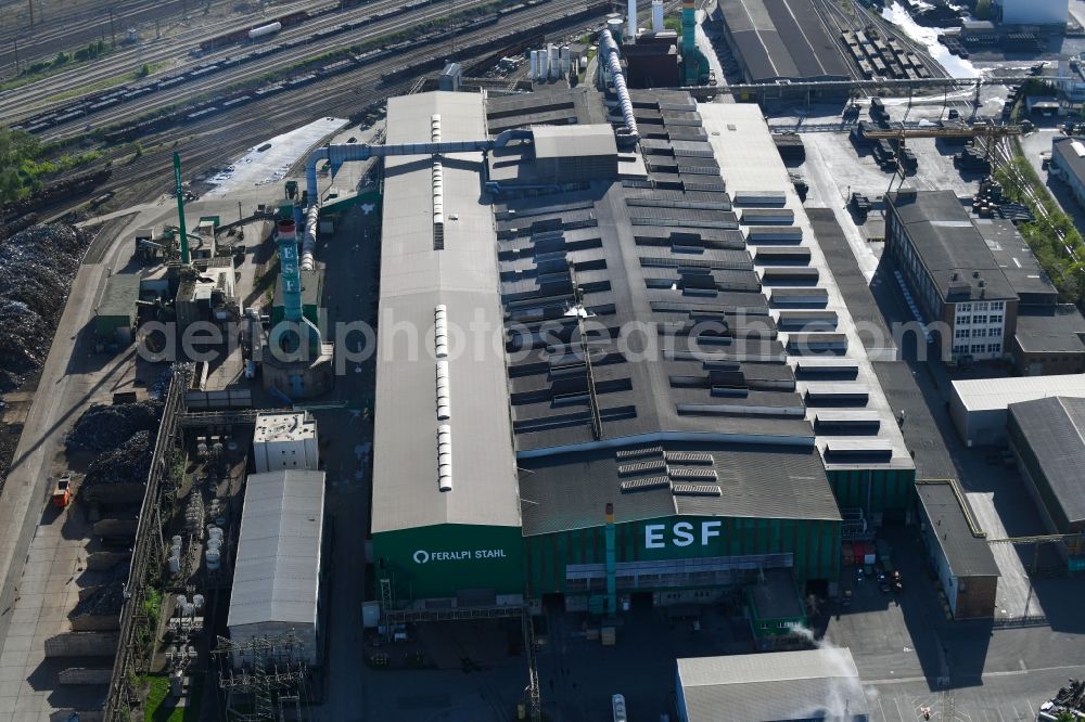 Riesa from above - Technical equipment and production facilities of the steelworks of ESF Elbe-Stahlwerke Feralpi GmbH on Groebaer Strasse in Riesa in the state Saxony, Germany