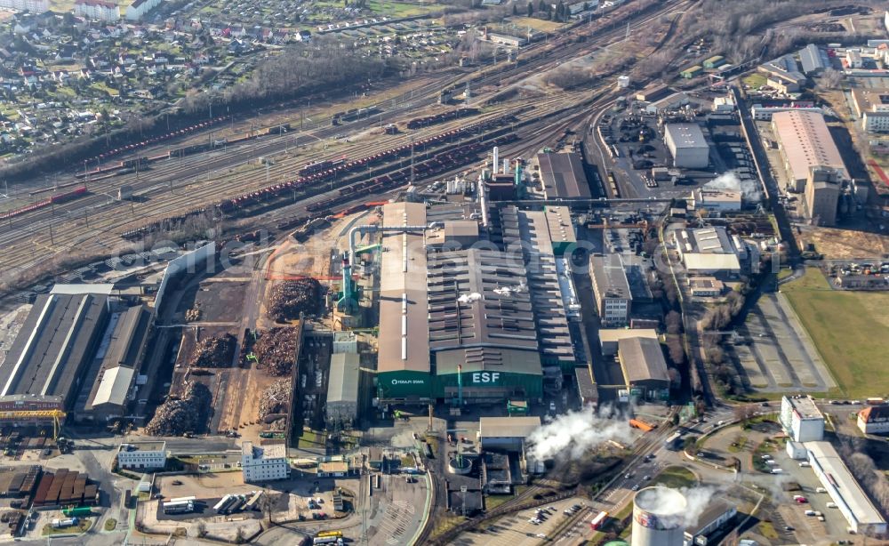 Aerial photograph Riesa - Technical equipment and production facilities of the steelworks of ESF Elbe-Stahlwerke Feralpi GmbH on Groebaer Strasse in Riesa in the state Saxony, Germany