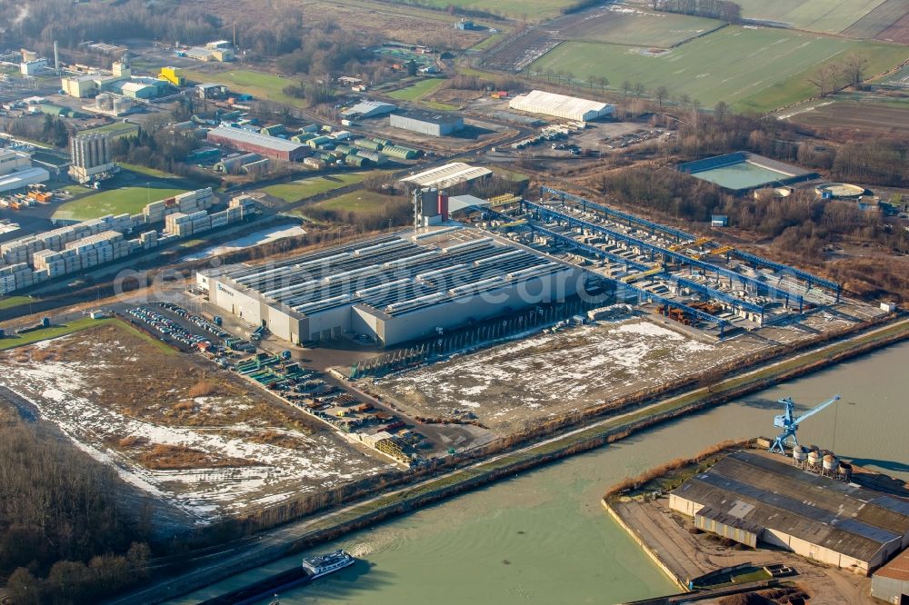 Hamm from the bird's eye view: Technical equipment and production facilities of the steelworks Goldbeck GmBH along the water Dattel-Hamm-Kanal in Hamm in the state North Rhine-Westphalia