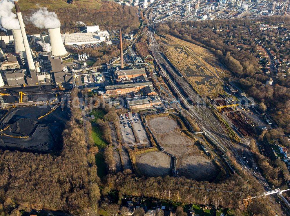 Gelsenkirchen from the bird's eye view: Technical equipment and production facilities of the steelworks and Kokerei on Glueckaufstrasse in Gelsenkirchen in the state North Rhine-Westphalia