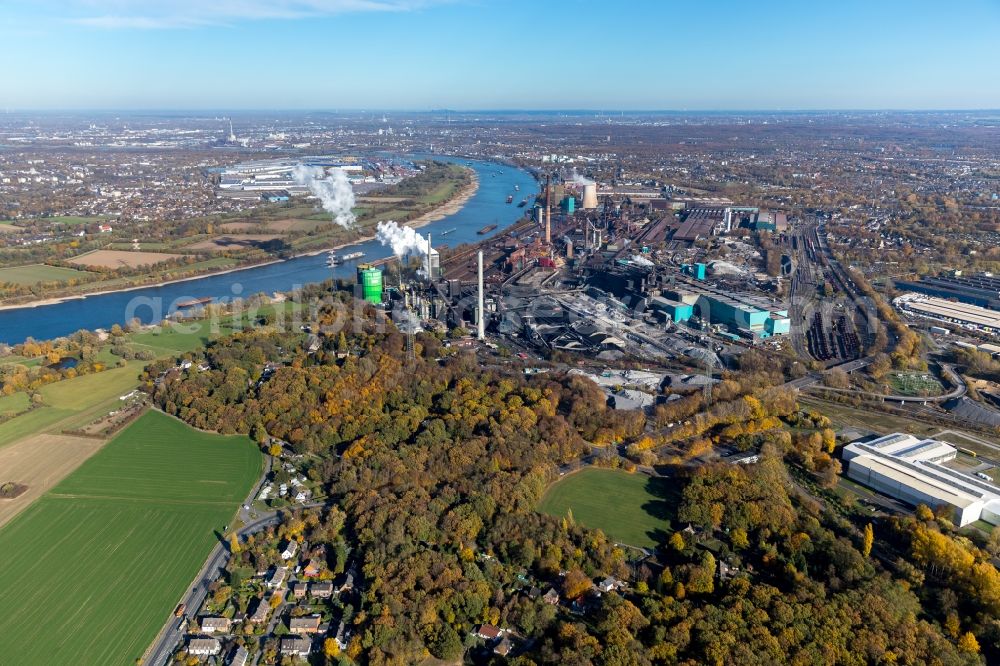 Duisburg from the bird's eye view: Technical equipment and production facilities of the steelworks on Mannesmannstrasse in the district Huettenheim in Duisburg in the state North Rhine-Westphalia, Germany