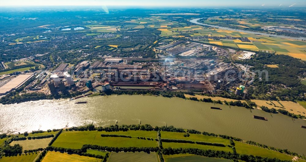 Aerial photograph Duisburg - Technical equipment and production facilities of the steelworks on Mannesmannstrasse in the district Huettenheim in Duisburg in the state North Rhine-Westphalia, Germany