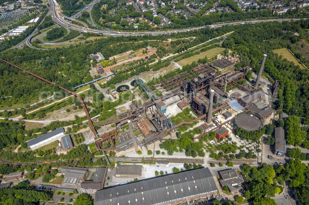 Duisburg from the bird's eye view: Technical equipment and production facilities of the steelworks Meiderich in Duisburg in the state North Rhine-Westphalia