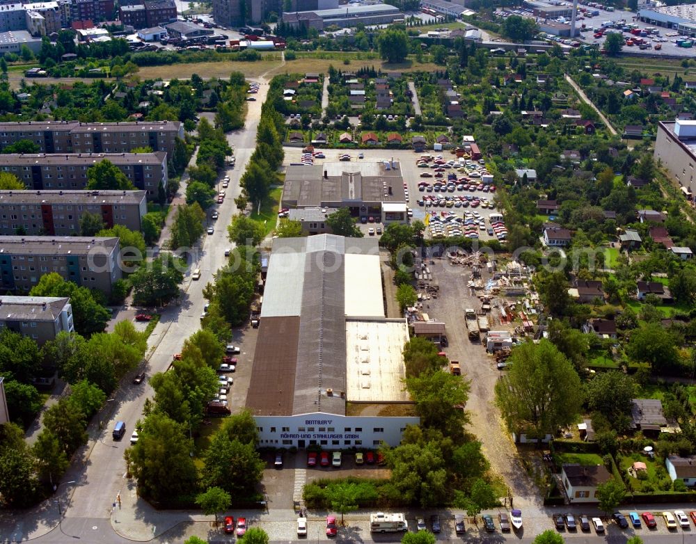 Berlin from above - Technical equipment and production facilities of the steelworks Roehren- U. Stahllager GmbH & Co. KG in the district Spandau in Berlin, Germany