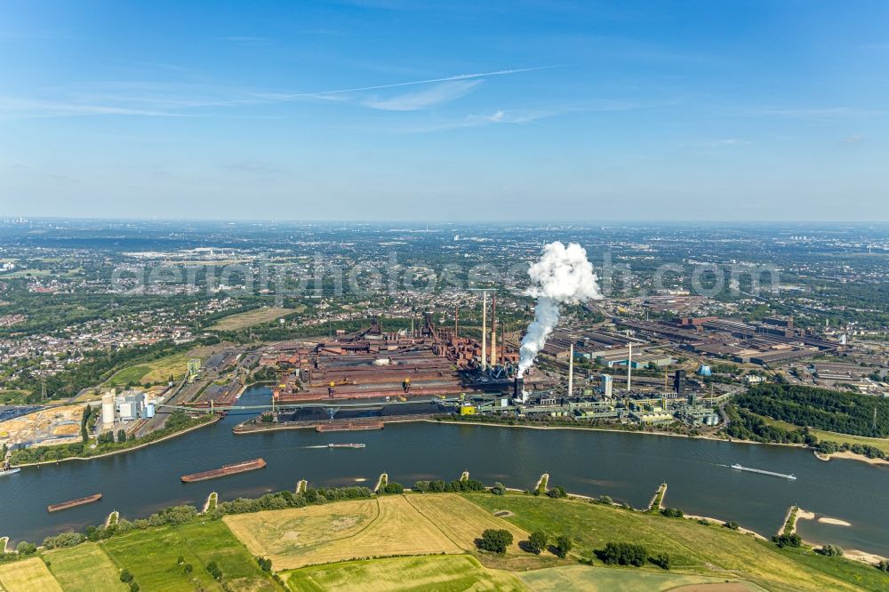 Duisburg from the bird's eye view: Technical equipment and production facilities of the steelworks Schwelgern in Duisburg in the state North Rhine-Westphalia, Germany