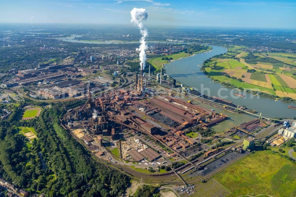 Duisburg from the bird's eye view: Technical equipment and production facilities of the steelworks Schwelgern at the river course of the Rhein in Duisburg in the state North Rhine-Westphalia, Germany