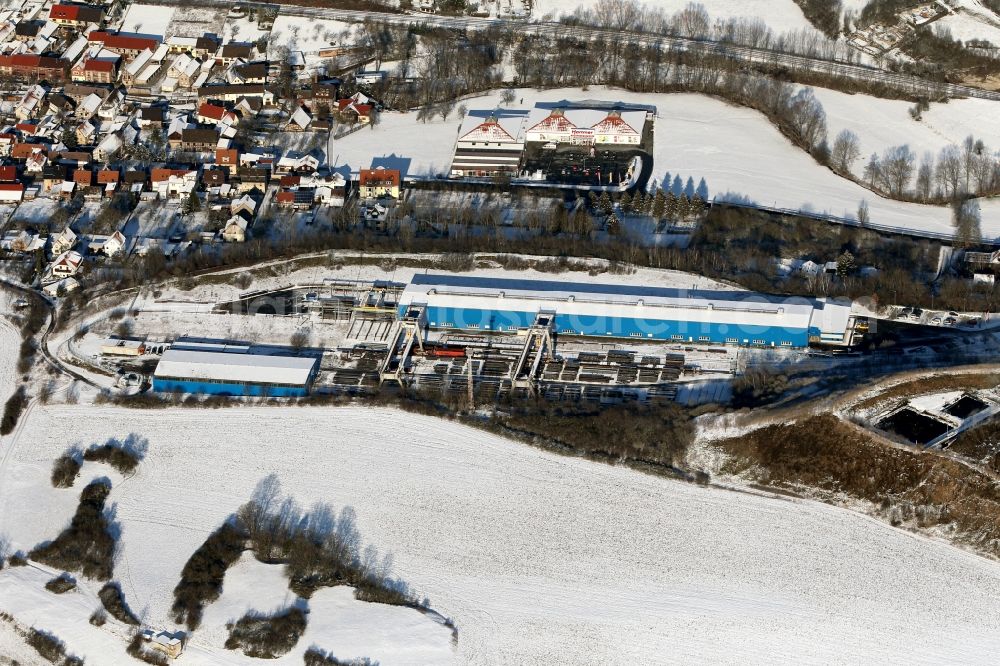 Unterwellenborn from the bird's eye view: Wintry snowy Technical equipment and production facilities of the steelworks Stahlwerk Thueringen GmbH an der Kronacher Strasse 6 in Unterwellenborn in the state Thuringia