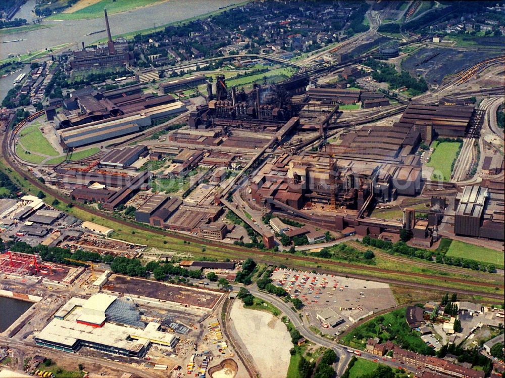 Aerial image Duisburg - Technical equipment and production facilities of the steelworks of Thyssen AG in Duisburg in the state North Rhine-Westphalia