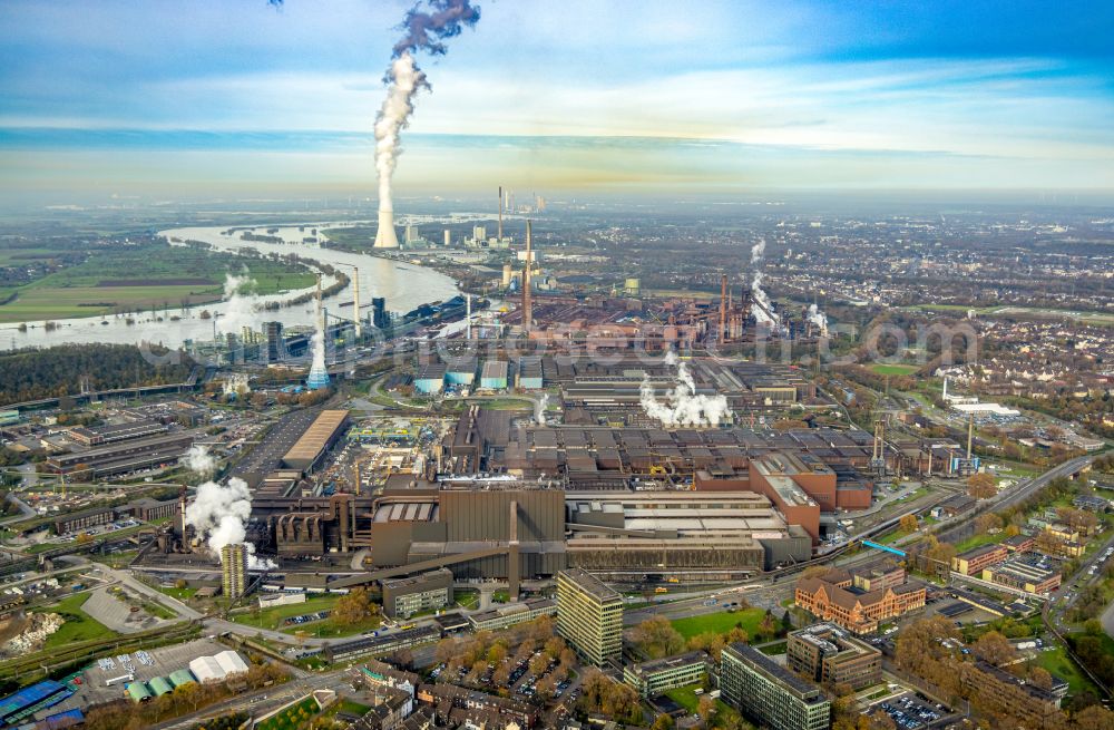 Aerial photograph Duisburg - Technical equipment and production facilities of the steelworks of Thyssen-Krupp AG in Duisburg in the state North Rhine-Westphalia