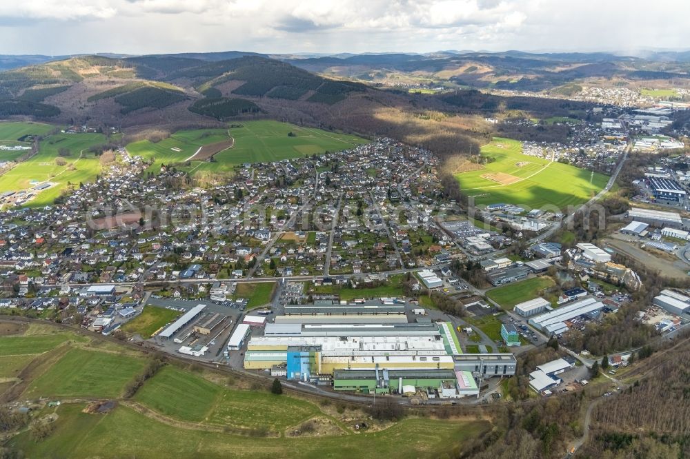 Aerial photograph Kreuztal - Technical equipment and production facilities of the steelworks Thyssenkrupp Aherweiden in the district Ferndorf in Kreuztal on Siegerland in the state North Rhine-Westphalia, Germany