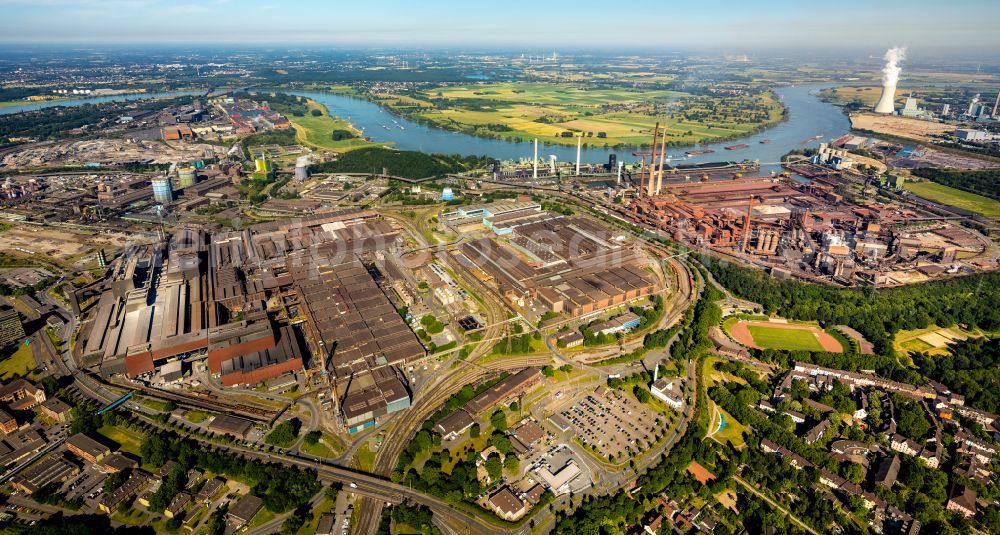 Aerial photograph Duisburg - Technical equipment and production facilities of the steelworks thyssenkrupp Steel Europe AG on Alsumer Strasse in the district Marxloh in Duisburg at Ruhrgebiet in the state North Rhine-Westphalia, Germany