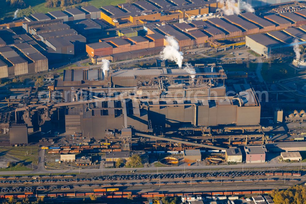 Beeckerwerth from the bird's eye view: Technical facilities in the industrial area thyssenkrupp Steel Europe AG in the Beeckerwerth district of Duisburg in the Ruhr area in the federal state of North Rhine-Westphalia