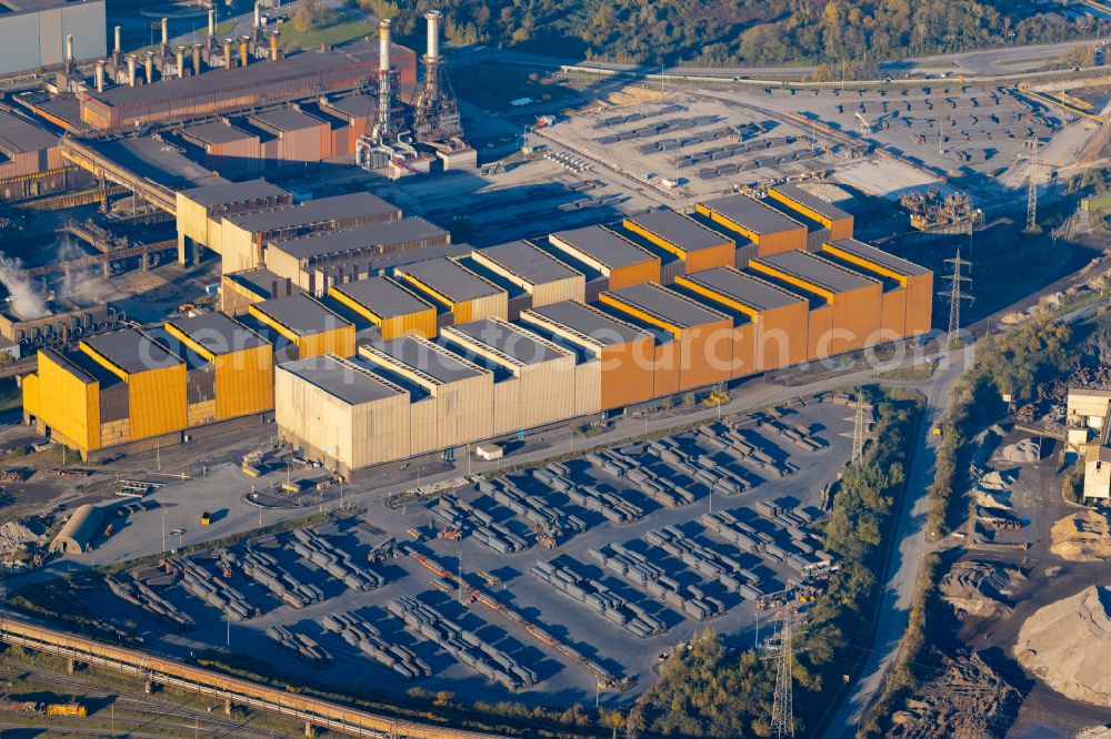 Duisburg from above - Technical equipment and production facilities of the steelworks ThyssenKrupp in the district Beeckerwerth in Duisburg at Ruhrgebiet in the state North Rhine-Westphalia