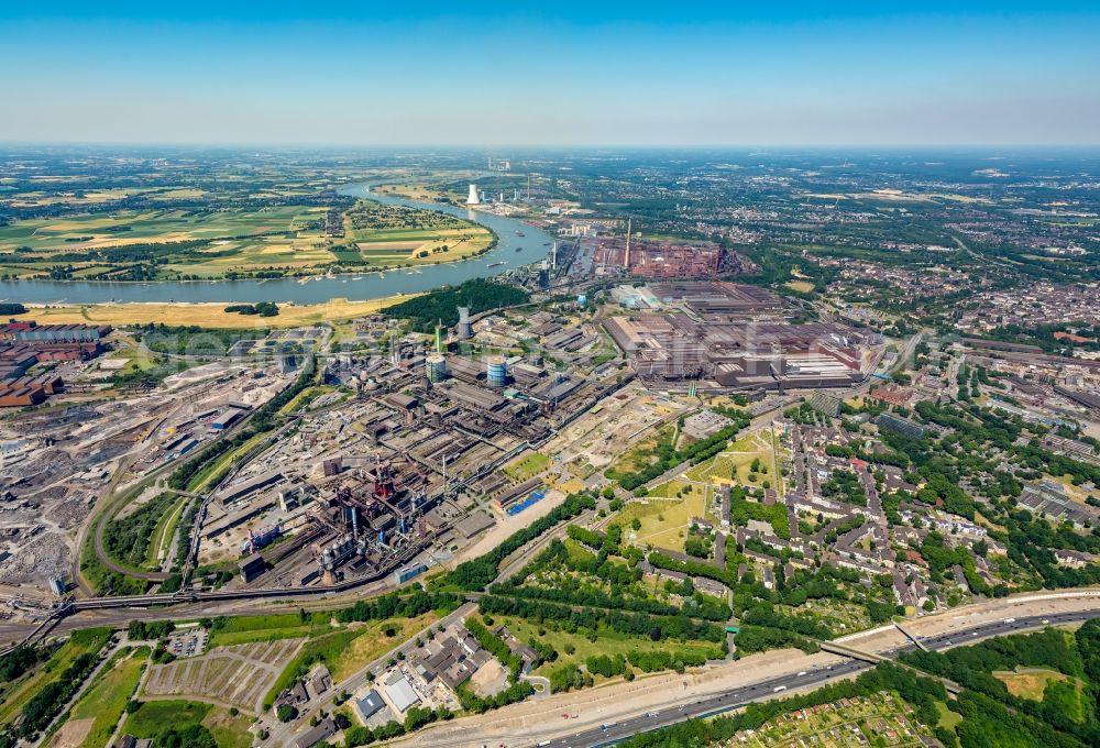 Aerial image Duisburg - Technical equipment and production facilities of the steelworks of thyssenkrupp Steel Europe AG in the district Bruckhausen in Duisburg in the state North Rhine-Westphalia, Germany