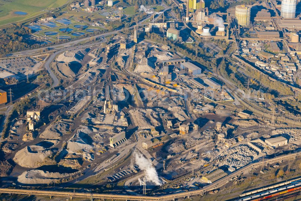 Aerial photograph Beeckerwerth - Technical facilities and slag storage facility in the industrial area of thyssenkrupp Steel Europe AG in the Bruckhausen district of Duisburg in the federal state of North Rhine-Westphalia, Germany