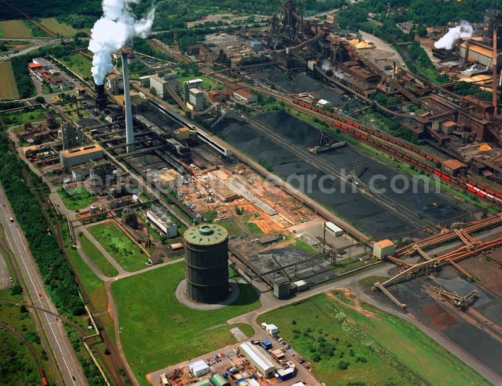 Aerial photograph Dillingen/Saar - Technical equipment and production facilities of the steelworks Zentralkokerei Saar GmbH in Dillingen/Saar in the state Saarland, Germany