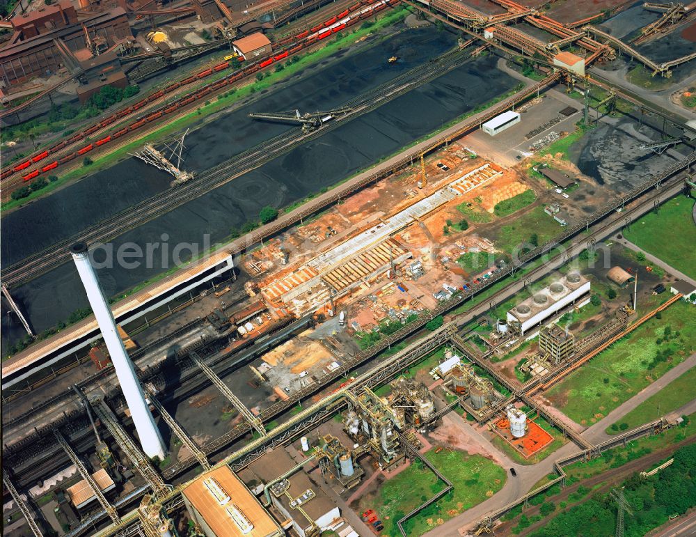 Dillingen/Saar from above - Technical equipment and production facilities of the steelworks Zentralkokerei Saar GmbH in Dillingen/Saar in the state Saarland, Germany